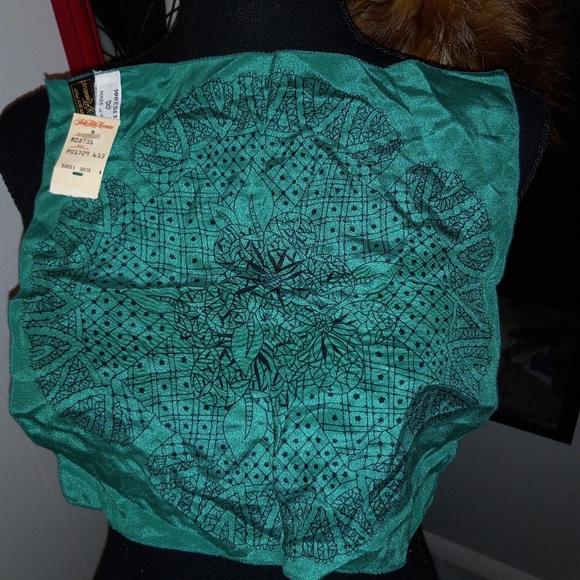 Saks Fifth Avenue 100% silk green handkerchief (everything must go! Moving sale) - Picture 2 of 7